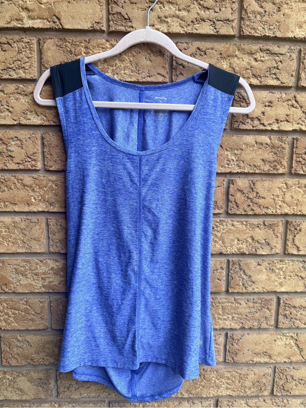 💫10/$25 • Marika Blue Scoop Neck Tank Top with Black Shoulder Panels